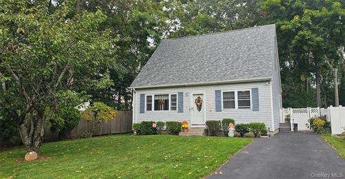 243 Wavecrest Drive, Brookhaven, NY, 11951 | Card Image