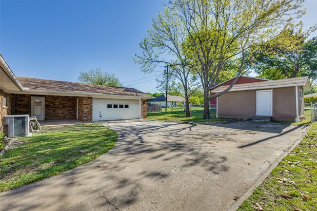 709 S Farmington Rd, House other with 3 bedrooms, 2 bathrooms and null parking in Howe TX | Image 24