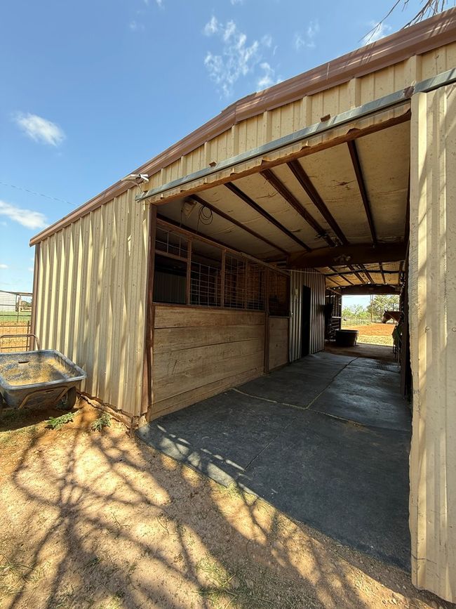 447 W Fm 1606, House other with 3 bedrooms, 2 bathrooms and 2 parking in Ira TX | Image 40