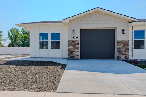 1220 Phillips Cir, Ontario, OR, 97914-3905 | Card Image