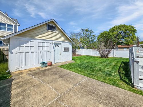 1994 Pine St, North Baldwin, NY, 11510-2612 | Card Image