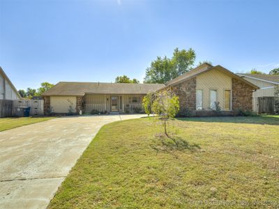 7612 E 77th Street, House other with 3 bedrooms, 2 bathrooms and null parking in Tulsa OK | Image 1