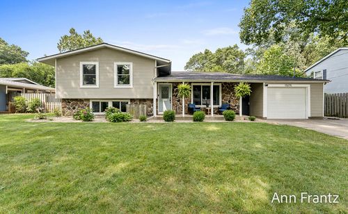15075 155th Ave, Grand Haven, MI, 49417-9511 | Card Image
