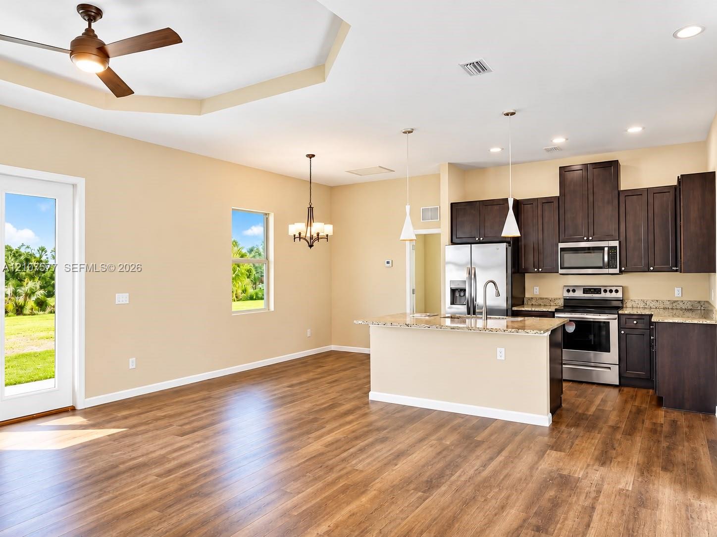 Residential Lease in La Belle 5