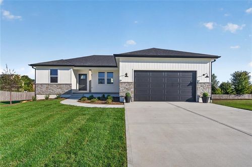 1415 Thomas Dr, Louisburg, KS, 66053-3601 | Card Image