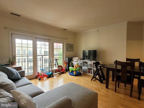 apt-429-500 Admirals Way, PHILADELPHIA, PA, 19146-5230 | Card Image