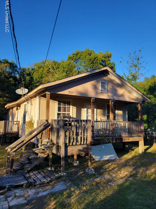 2111 Jackson Ave, Pascagoula, MS, 39567-4429 | Card Image