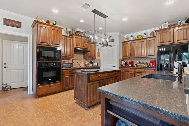 313 First Down Dash, House other with 4 bedrooms, 2 bathrooms and 6 parking in Burnet TX | Image 11