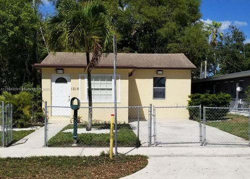 1215 Ne 127th St, North Miami, FL, 33161-5111 | Card Image