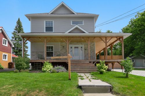 32 Rue Racine, Sherbrooke, QC, J1C0G5 | Card Image