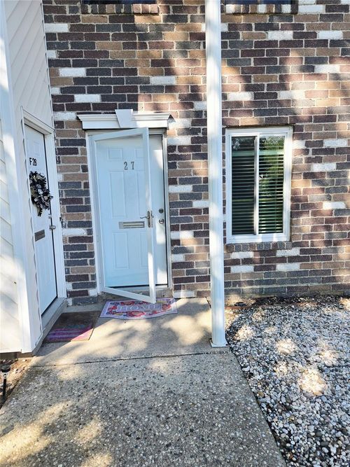 27-27 Fargo Court, Brookhaven, NY, 11727 | Card Image