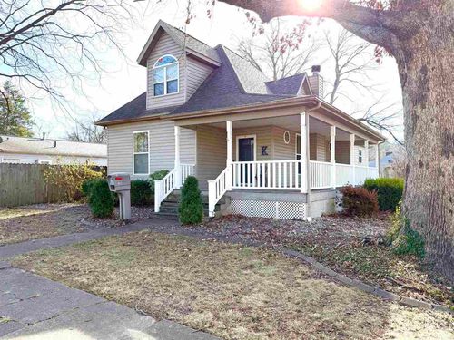 821 E 6th St, Centralia, IL, 62801-4043 | Card Image