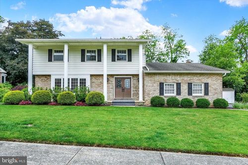 2925 Broxton Ln, YORK, PA, 17402-3824 | Card Image