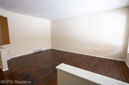 36870 Lodge Dr, Sterling Heights, MI, 48312-3324 | Card Image