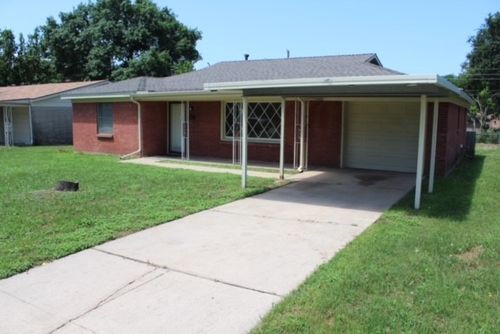 3905 Shawnee Trl, Lake Worth, TX, 76135-2895 | Card Image