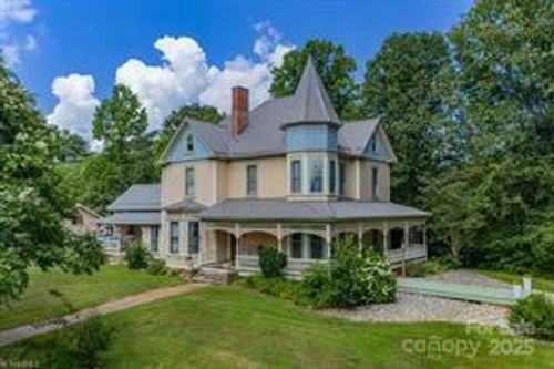 206 N Brook St, Wilkesboro, NC, 28697-2318 | Card Image