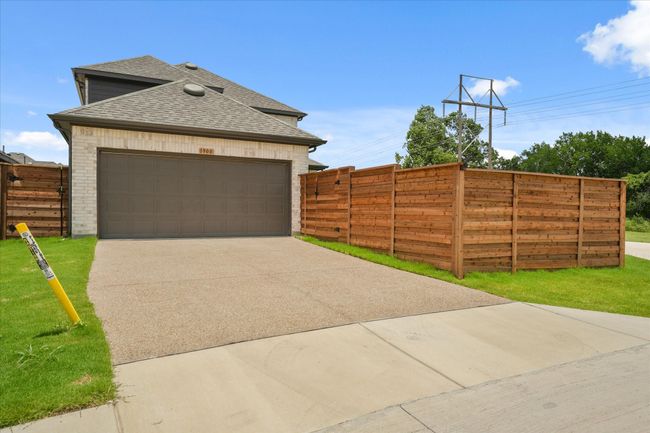 2 car garage | Image 28