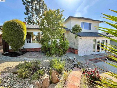 330 Scott St, Livermore, CA, 94551-4930 | Card Image