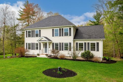 92 Ridgecrest Dr, Greenland, NH, 03840-2453 | Card Image