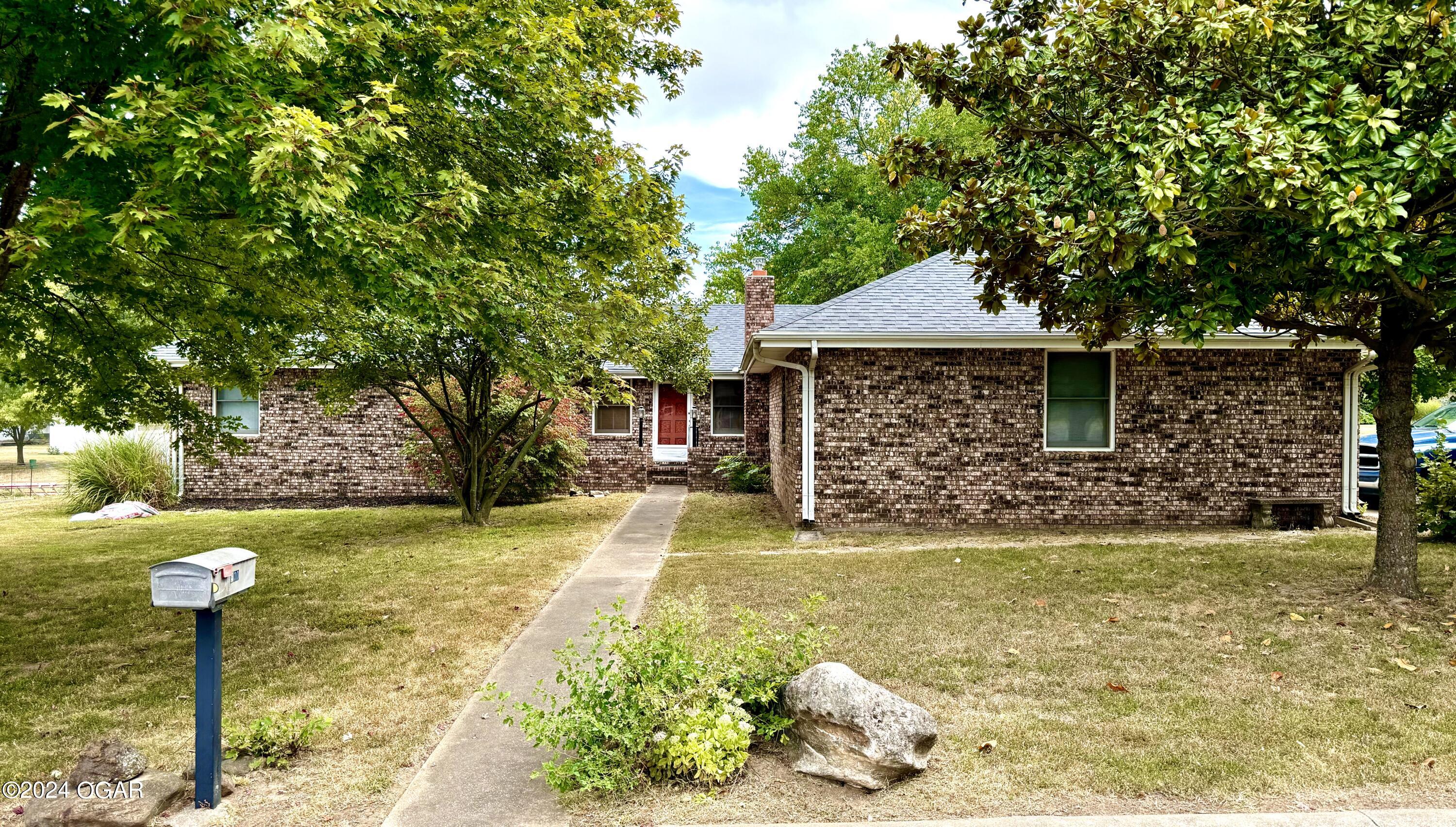 Durward Hall Dr, Carthage, MO 64836