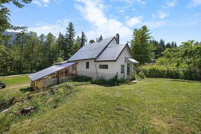 15781 Peters Rd, House other with 3 bedrooms, 1 bathrooms and 4 parking in Crawford Bay BC | Image 1