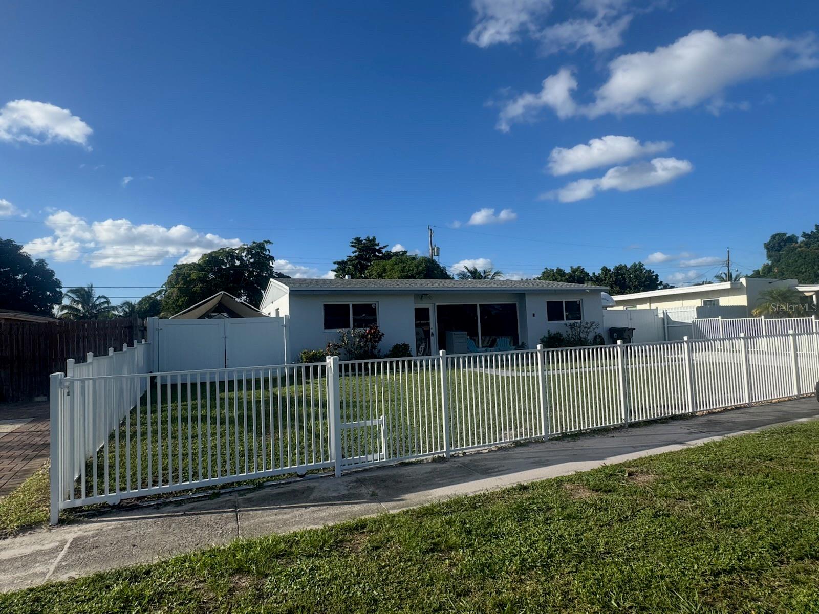 Residential in LAKE WORTH