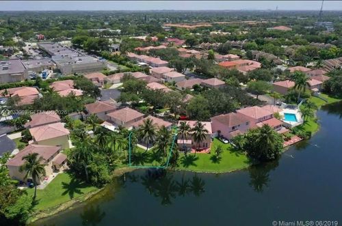 320 Sw 99th Ave, Pembroke Pines, FL, 33025-1066 | Card Image