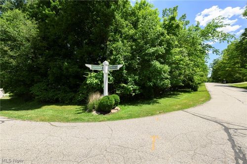 47-4609 Barnsleigh Dr, Akron, OH, 44333 | Card Image