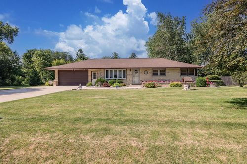 N58W21816 Maclynn Drive, Menomonee Falls, WI, 53051 | Card Image