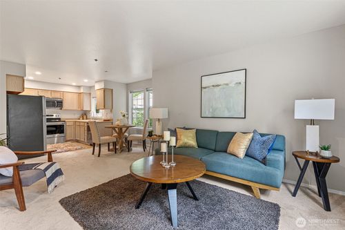 3-201-2560 118th Ave Se, Bellevue, WA, 98005-8121 | Card Image
