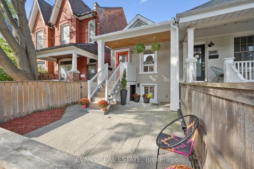 526 Quebec Ave, Toronto, ON, M6P2V7 | Card Image