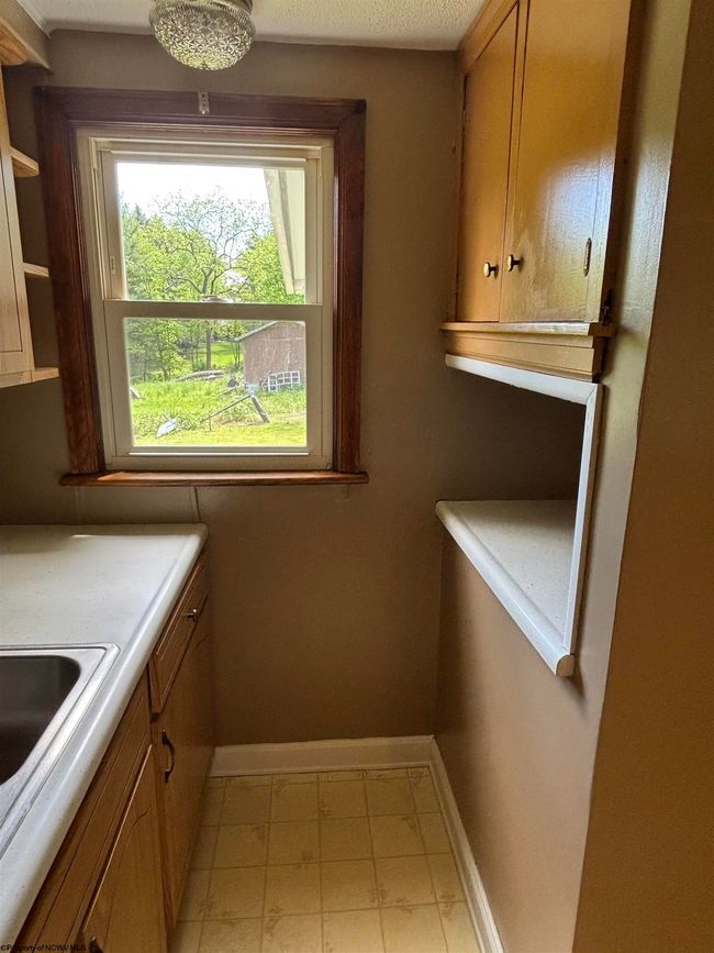 112 Center St, House other with 3 bedrooms, 1 bathrooms and 3 parking in Kingwood WV | Image 8