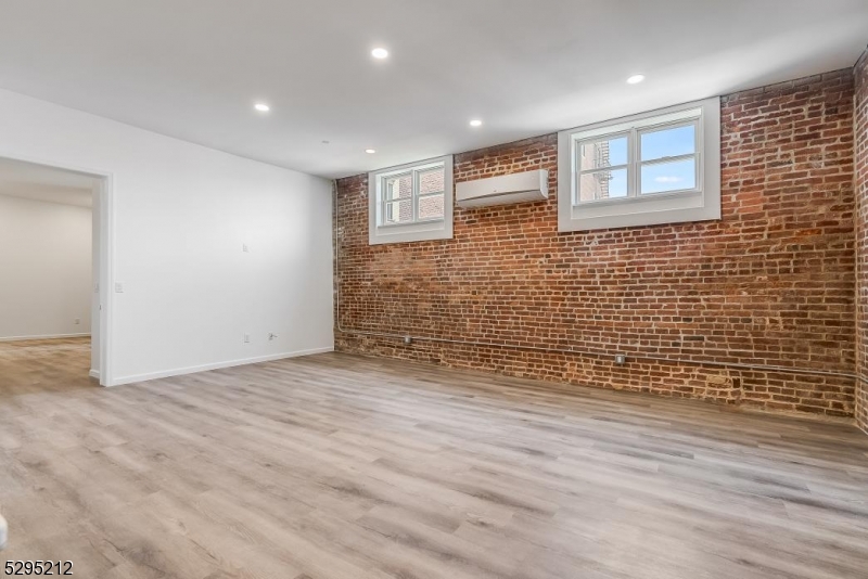 Residential Lease in Newton Town 4