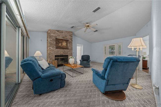 Living Room | Image 41