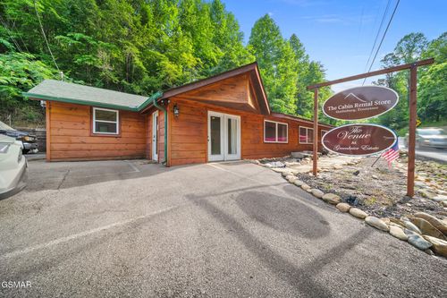 465 Glades Rd, Gatlinburg, TN, 37738-5443 | Card Image