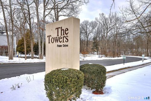 211-70 Putter Dr, Wallingford, CT, 06492-5047 | Card Image