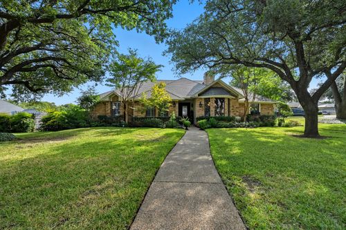 4306 Essex Ct, Arlington, TX, 76016-3039 | Card Image