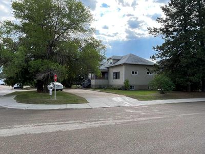 4526 52 St, House detached with 10 bedrooms, 4 bathrooms and 6 parking in Vermilion AB | Image 1