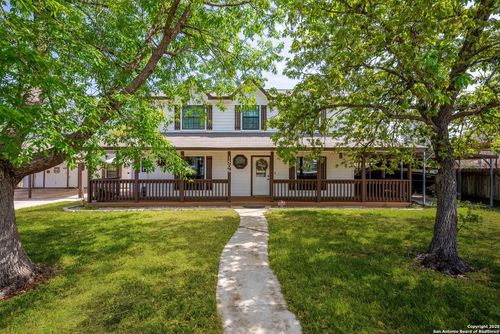 1506 D St, Floresville, TX, 78114-2320 | Card Image
