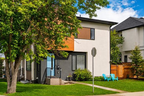 2002 35 St Sw, Calgary, AB, T3E2X6 | Card Image