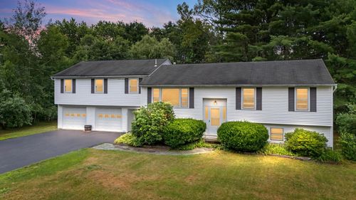 17 May Dr, Merrimack, NH, 03054-4521 | Card Image