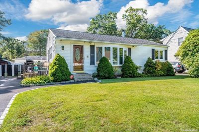 54 Chanel Drive E, House other with 3 bedrooms, 1 bathrooms and null parking in Shirley NY | Image 1