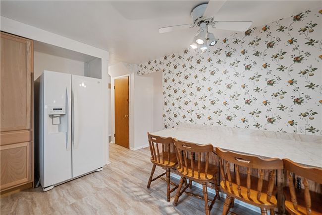 Kitchen with breakfast bar | Image 16