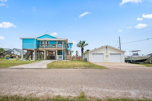423 S 7th St, Port Aransas, TX, 78373-4115 | Card Image