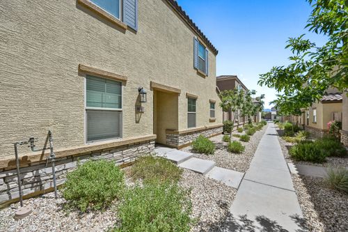 8047 W Albeniz Pl, Phoenix, AZ, 85043-1698 | Card Image
