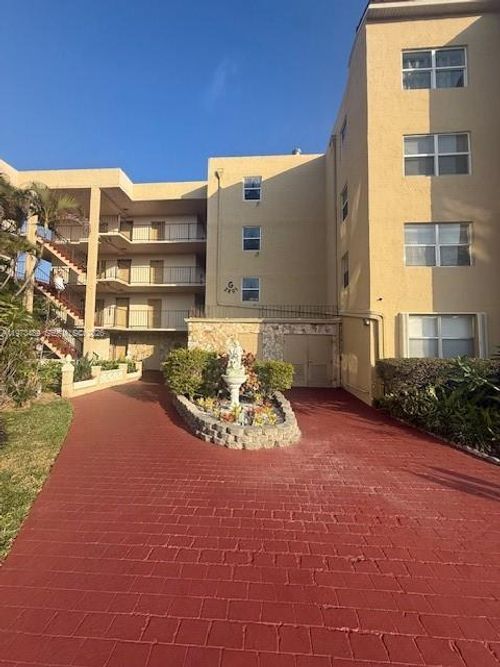 105-2801 Somerset Dr, Lauderdale Lakes, FL, 33311-1976 | Card Image