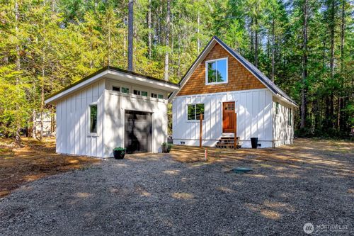 111 N Mount Jupiter Dr, Hoodsport, WA, 98548-9720 | Card Image