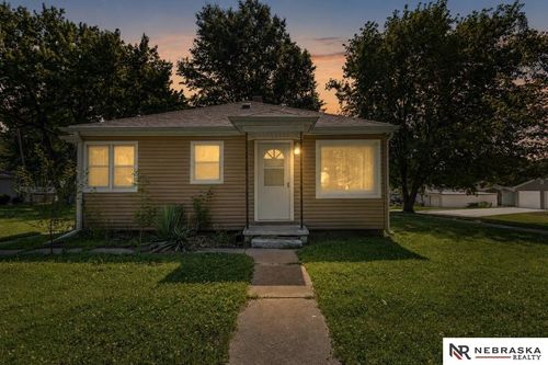 1702 Schoenheit St, Falls City, NE, 68355-1829 | Card Image