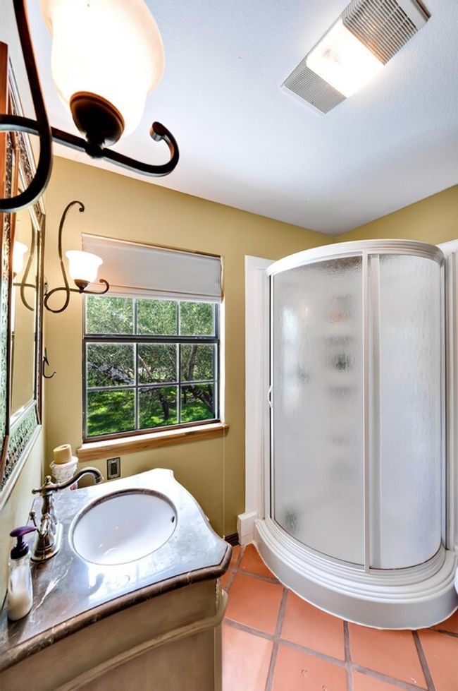 565 Lost Hunters Cyn, House other with 5 bedrooms, 5 bathrooms and 3 parking in China Spring TX | Image 76