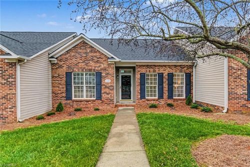 125 Stadium Oaks Dr, Clemmons, NC, 27012-8962 | Card Image